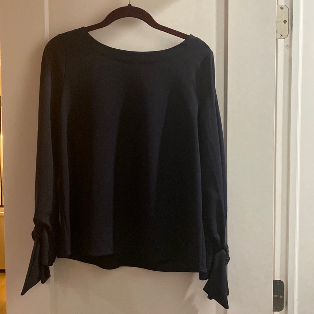 Ann Taylor navy top, size small,